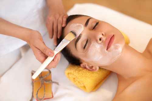 HOW TO USE FACIAL TREATMENT MASKS
